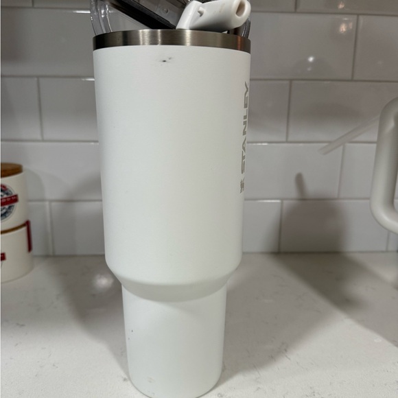 Stanley Classic White Tumblers with Clear Lids - Picture 8 of 8